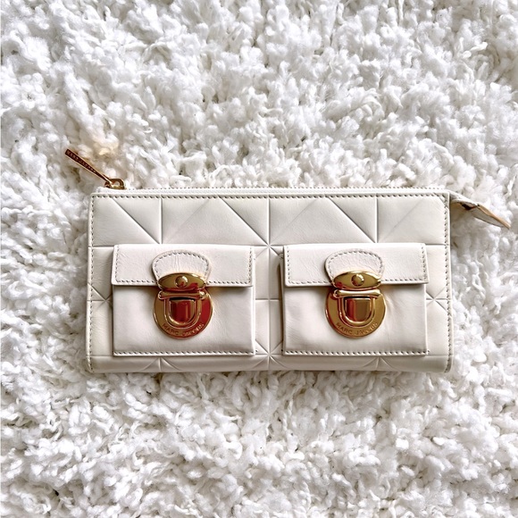 MARC JACOBS**SOLD**Zip Clutch Calf Leather Wallet in Ivory + Gold Hardware NEW💕 - Picture 2 of 6